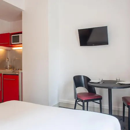 Fondary Family Residence-3